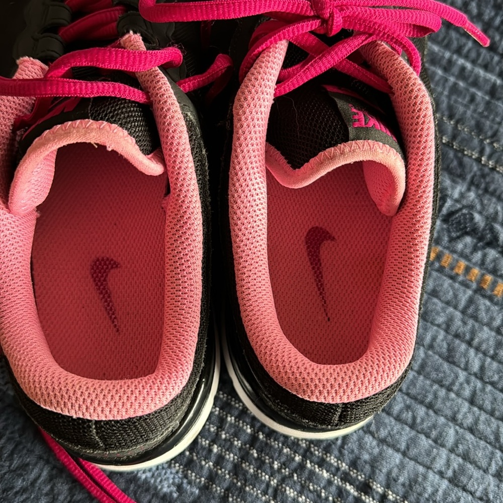 Nike Flex Trainers. Size 8.5 Good Preloved Condition - Picture 6 of 10